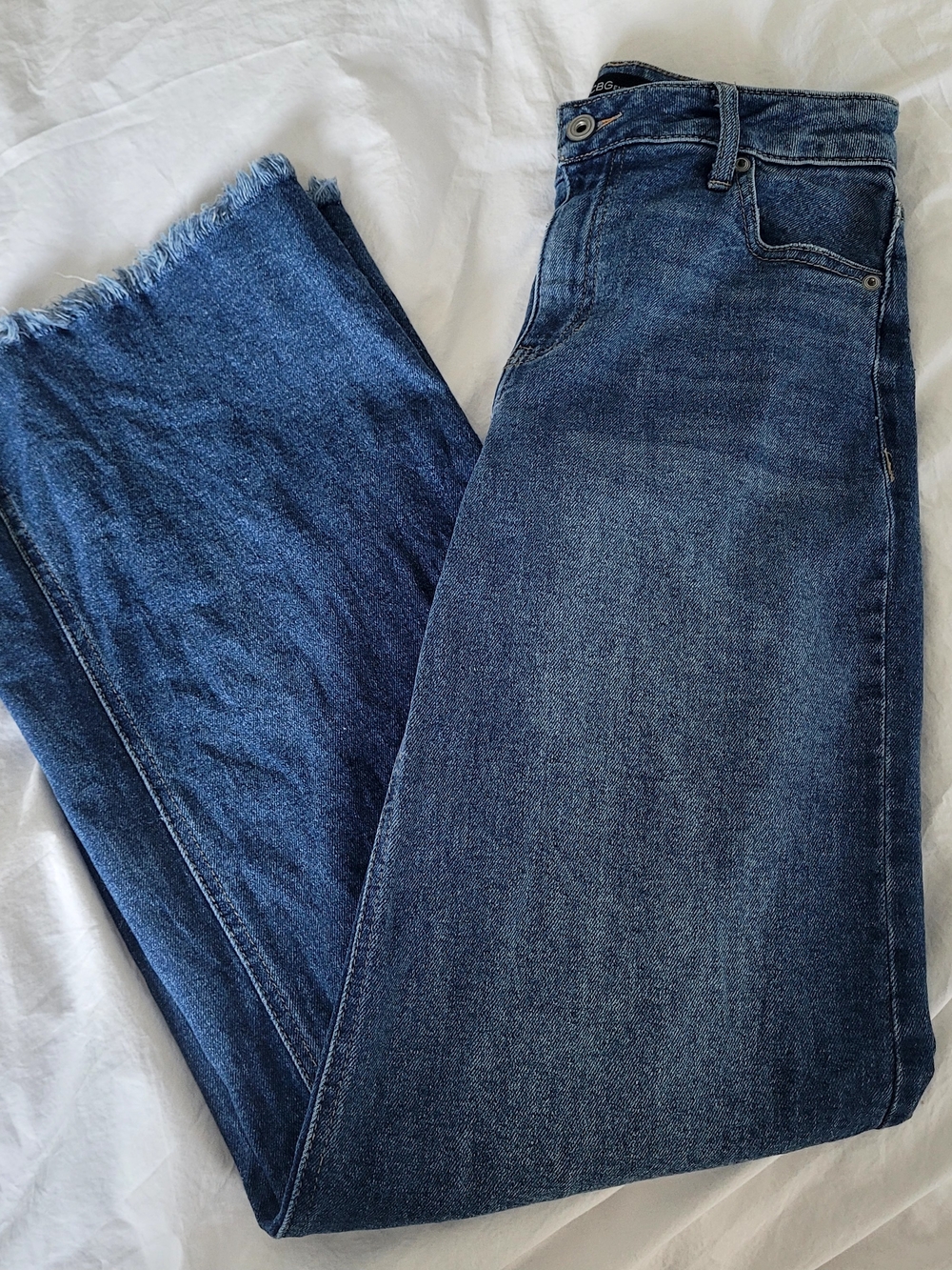 BCBGeneration High-Rise Wide-Leg Jeans • Vintage Medium Wash Raw Hem • Sz 1/25